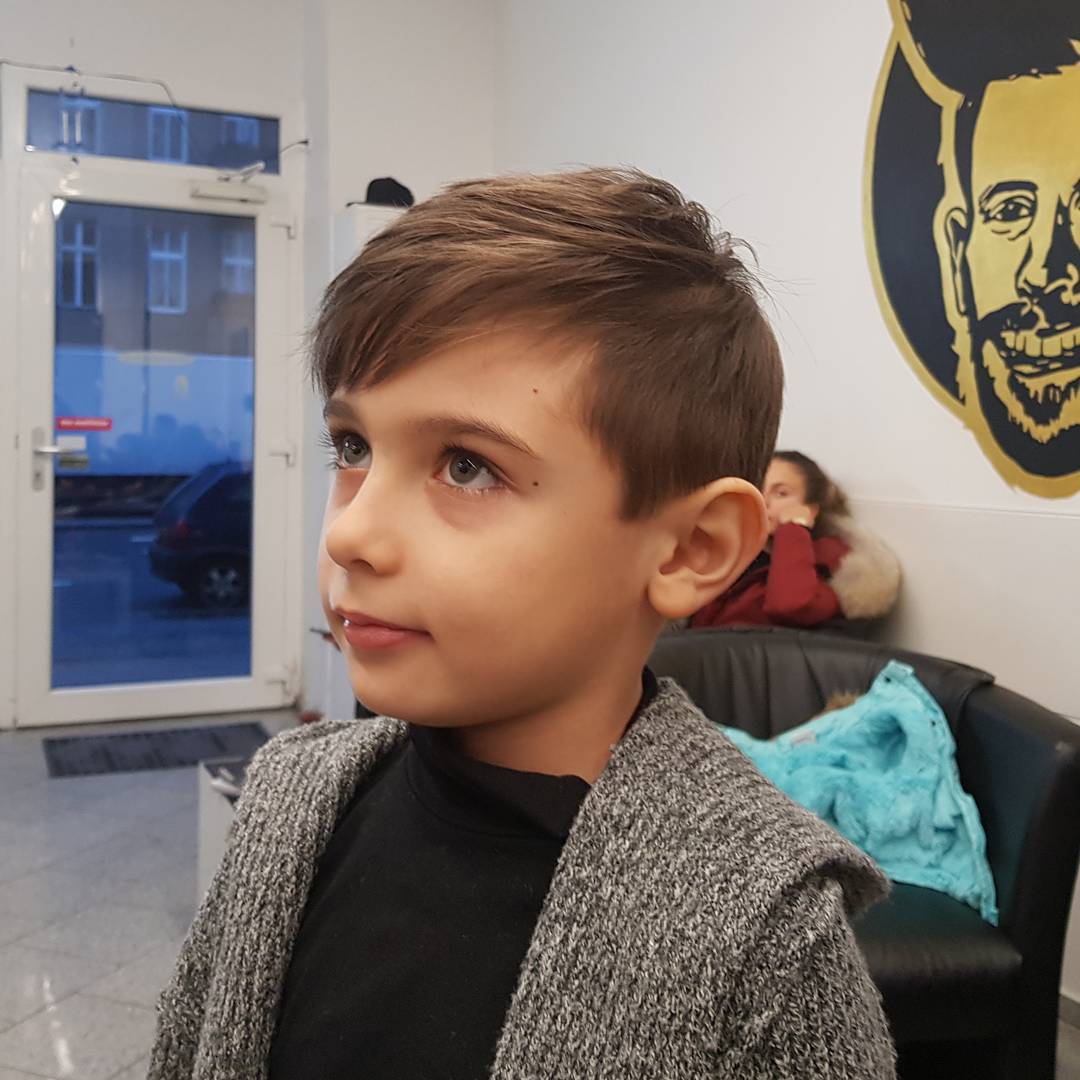 Featured image of post Little Boy Haircuts For Straight Hair 2018 : Short layers and a bit of styling product work together to keep each curl separate and it&#039;s one of many little boy haircuts for straight hair that adds some texture, but it&#039;s also a good cut for slightly wavy hair.