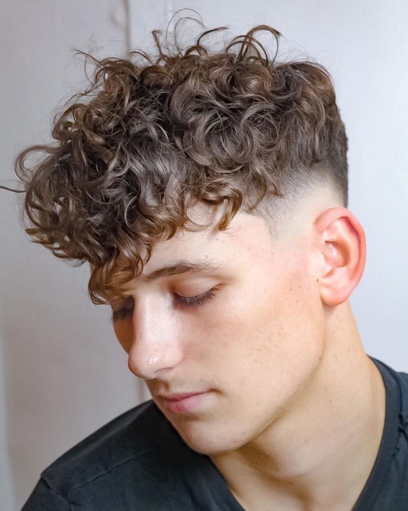 Featured image of post Curly Hair Haircuts Guys
